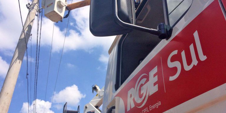 RGE suspende temporariamente corte de energia para clientes inadimplentes residenciais e beneficiários da tarifa social