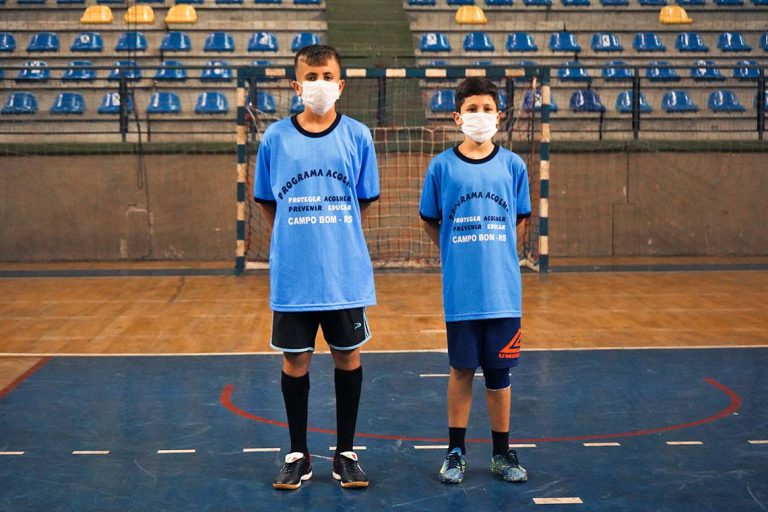 Dois meninos do Programa Acolher jogam pela seleção gaúcha de futsal no próximo domingo (19)